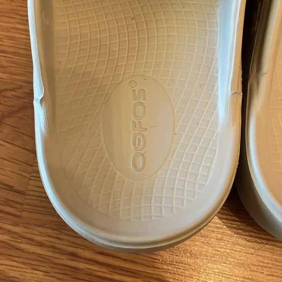 OOFOS Tan Recovery Slide Sandals women’s size 9 - Picture 2 of 4
